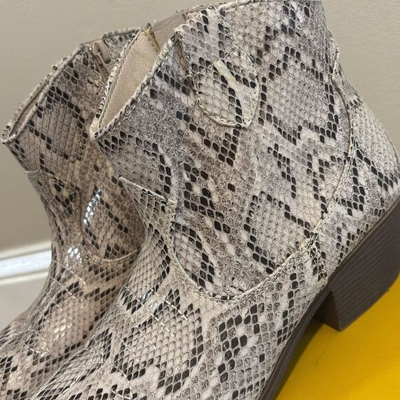 Snakeskin Ankle Boots SO size 10 - Picture 2 of 6